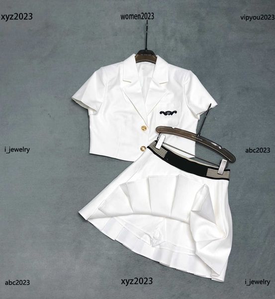 luxury woman designer dress set fashion summer suit two piece dress size s-l large lapel single breasted suit and pleated skirt, White
luxury woman designer dress set fashion summer suit two piece dress size s-l large lapel single breasted suit and pleated skirt, White