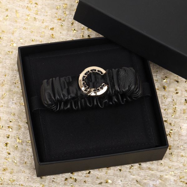 2023 luxury quality charm hair rope with black genuine leather elastic design have box stamp ps7082b, Golden
2023 luxury quality charm hair rope with black genuine leather elastic design have box stamp ps7082b, Golden