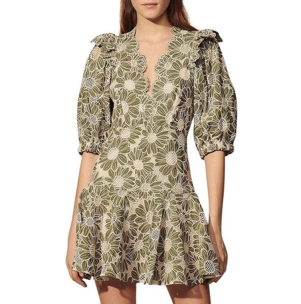 2023 designer dress summer luxury dress women's small daisy embroidery ruffle lace dress women's summer mid length, White;black
2023 designer dress summer luxury dress women's small daisy embroidery ruffle lace dress women's summer mid length, White;black