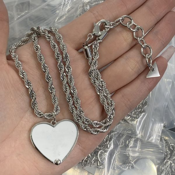 personality womens mens luxury designer necklace chain prad fashion jewelry black white p triangle pendant design party silver hip hop punk
personality womens mens luxury designer necklace chain prad fashion jewelry black white p triangle pendant design party silver hip hop punk