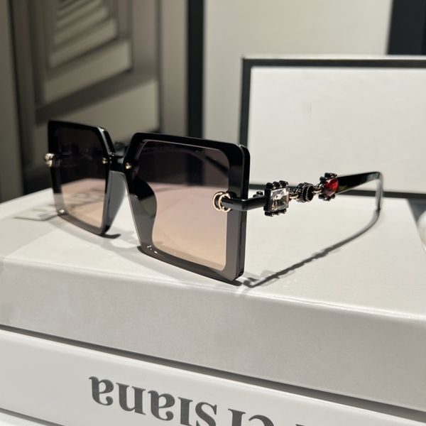 2023 designer sunglasses original eyeglasses outdoor shades frame fashion classic lady mirrors for women and men brand new glasses with box8, White;black
2023 designer sunglasses original eyeglasses outdoor shades frame fashion classic lady mirrors for women and men brand new glasses with box8, White;black