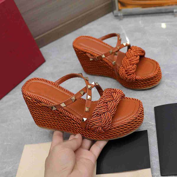 slippers luxury women sandals designer fashion high-heeled sandals valentinosity summer women's classic casual sandals h242, Black
slippers luxury women sandals designer fashion high-heeled sandals valentinosity summer women's classic casual sandals h242, Black