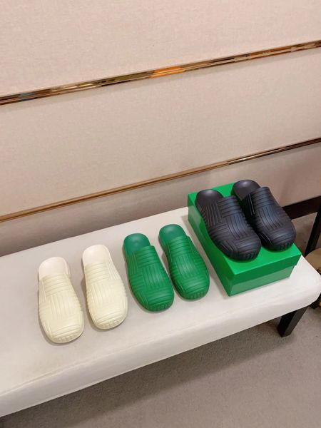men's fashion shoes 2023 spring and summer new slippers with a low heel thick sole casual light wear beach shoes three colors to choose, Black
men's fashion shoes 2023 spring and summer new slippers with a low heel thick sole casual light wear beach shoes three colors to choose, Black