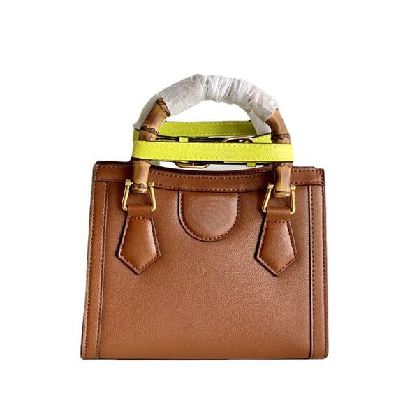 genuine leather high-quality designer bags shoulder bags soft leather mini women handbag crossbody luxury tote fashion shopping purse satche
genuine leather high-quality designer bags shoulder bags soft leather mini women handbag crossbody luxury tote fashion shopping purse satche