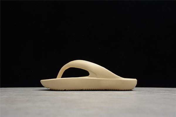 slippers advanced touching flip-flops wear thick soles non-slip sports outdoor trend slippers come in five colors black, blue, green, yellow
slippers advanced touching flip-flops wear thick soles non-slip sports outdoor trend slippers come in five colors black, blue, green, yellow