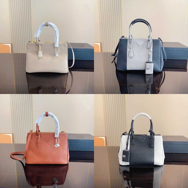 designer totes womens tote bag crossbody bags triangle logo leather purse lyxurys handbag designer bags shopper purse 221122
designer totes womens tote bag crossbody bags triangle logo leather purse lyxurys handbag designer bags shopper purse 221122