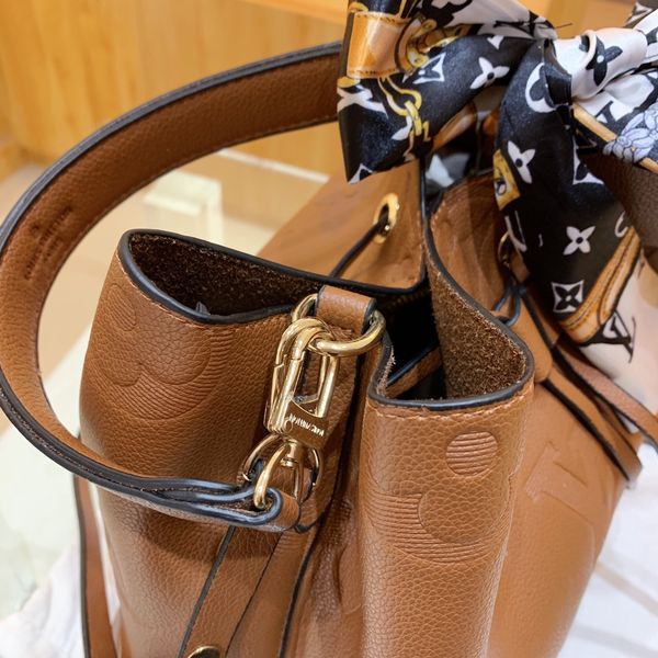 handbag women's shoulder bag, pu material, bamboo handle, magnetic buckle opening and closing method, super large capacity
handbag women's shoulder bag, pu material, bamboo handle, magnetic buckle opening and closing method, super large capacity