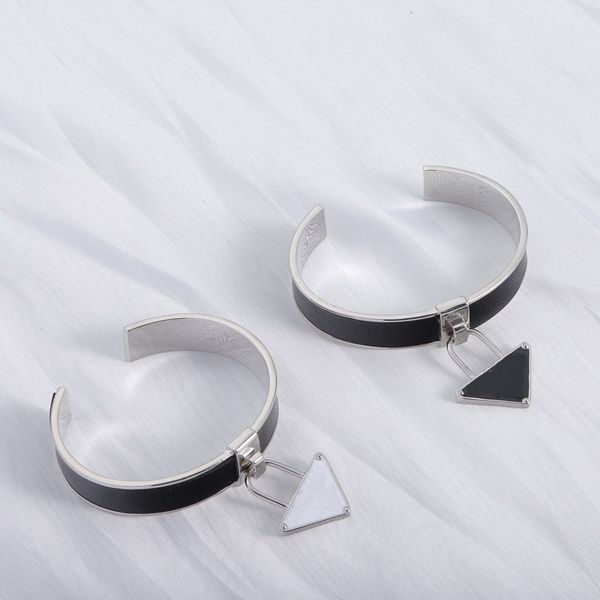luxury designer inverted triangle pendant black leather charm bracelet men women couples plated chain bangle supply designers jewelry gift p, Golden;silver
luxury designer inverted triangle pendant black leather charm bracelet men women couples plated chain bangle supply designers jewelry gift p, Golden;silver