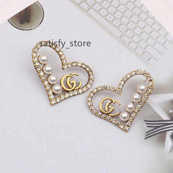 vintage 18k gold plated luxury brand designers letters stud clip chain geometric famous women heart crystal rhinestone pearl earring wedding, Golden;silver
vintage 18k gold plated luxury brand designers letters stud clip chain geometric famous women heart crystal rhinestone pearl earring wedding, Golden;silver