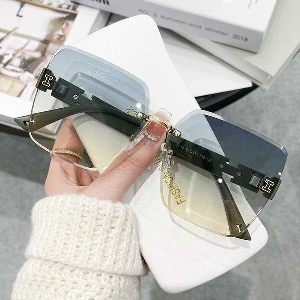 sunglasses women in summer high-end feel and driving sunglasses for women. large face slimming korean version 2023 new glasses, White;black
sunglasses women in summer high-end feel and driving sunglasses for women. large face slimming korean version 2023 new glasses, White;black