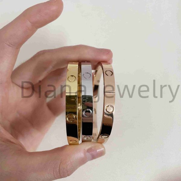316l stainless steel 18k gold plated love no screw bracelet diamond zircon couple with lock, Black
316l stainless steel 18k gold plated love no screw bracelet diamond zircon couple with lock, Black