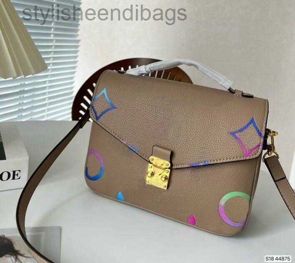 stylisheendibags luxurys designers shoulder bag women leather totes handbag messenger bags genuine leathers elegant crossbody bag purse
stylisheendibags luxurys designers shoulder bag women leather totes handbag messenger bags genuine leathers elegant crossbody bag purse