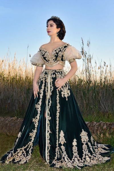 emerald green velvet evening dresses two pieces short puff sleeves prom gowns with gold lace applique beaded karakou algerie, Black;red
emerald green velvet evening dresses two pieces short puff sleeves prom gowns with gold lace applique beaded karakou algerie, Black;red