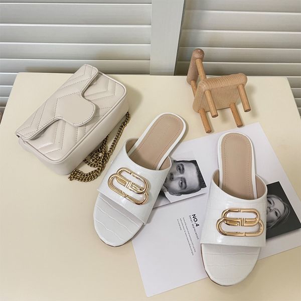 23ss beach slippers classic flat heel summer lazy designer fashion classicals head flops lady slides women shoes l bath ladies sandals large, Black
23ss beach slippers classic flat heel summer lazy designer fashion classicals head flops lady slides women shoes l bath ladies sandals large, Black