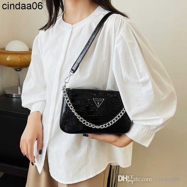 2023 new crocodile pattern one shoulder portable bag fashion trend underarm women's bag chain bar small square bag
2023 new crocodile pattern one shoulder portable bag fashion trend underarm women's bag chain bar small square bag
