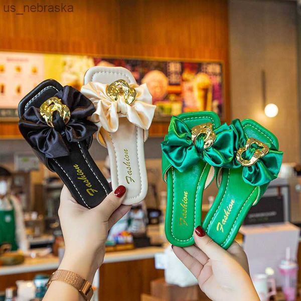slipper bow big flower slippers summer new middleaged girls wear flatbottomed flipflops beach shoes slippers kids 0203 l230518, Black;grey
slipper bow big flower slippers summer new middleaged girls wear flatbottomed flipflops beach shoes slippers kids 0203 l230518, Black;grey