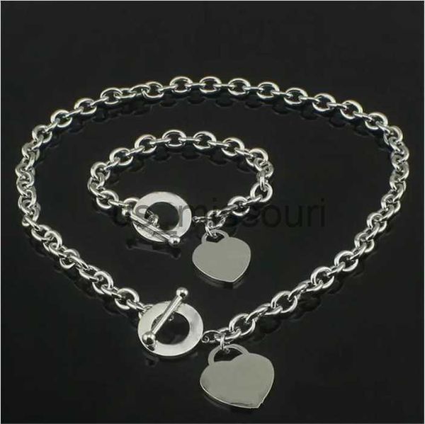 pendant necklaces 2023 tiffanyy boutique necklace set fashion designer bracelet set jewelry heart shaped pendant set 2in1 j230612, Silver
pendant necklaces 2023 tiffanyy boutique necklace set fashion designer bracelet set jewelry heart shaped pendant set 2in1 j230612, Silver