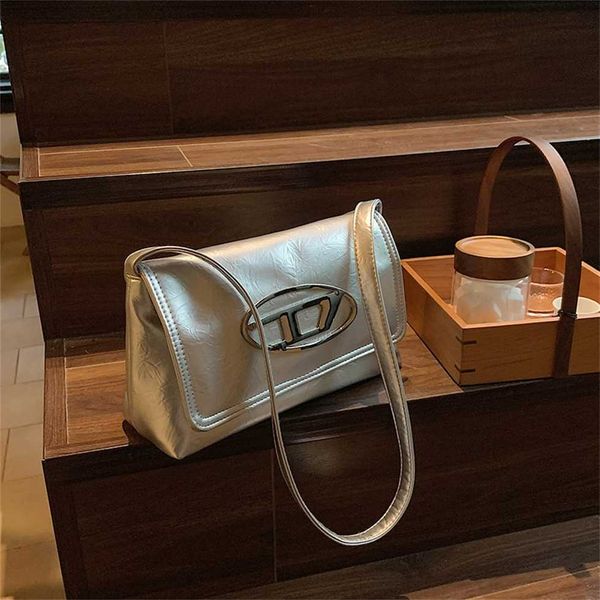 small design silver pleated metal underarm bag for women 2023 new versatile and simple personalized spicy girl bag 60% factory outlet sale
small design silver pleated metal underarm bag for women 2023 new versatile and simple personalized spicy girl bag 60% factory outlet sale