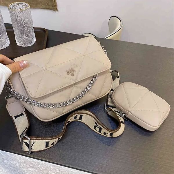 purses 70% off super fengxiang lock chain single shoulder oblique span net red small square bag
purses 70% off super fengxiang lock chain single shoulder oblique span net red small square bag