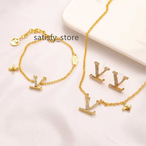womens brand earrings designers letter ear stud bracelet necklace 18k gold plated crystal geometric earring for wedding party jewerlry acces, Black
womens brand earrings designers letter ear stud bracelet necklace 18k gold plated crystal geometric earring for wedding party jewerlry acces, Black