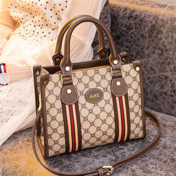 new versatile handbag small bag new bag autumn and winter women's one shoulder fashion women's bag trend 70% clearance outlet sale 
new versatile handbag small bag new bag autumn and winter women's one shoulder fashion women's bag trend 70% clearance outlet sale