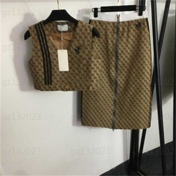 mini skirt two piece sets women double g jacquard letter v-neck vest jacket woven belt high waist one piece zipper half skirt designer cloth, White
mini skirt two piece sets women double g jacquard letter v-neck vest jacket woven belt high waist one piece zipper half skirt designer cloth, White