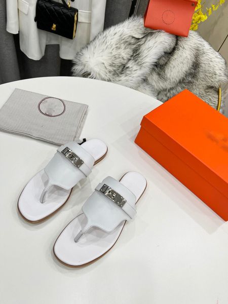 2023 elixir women summer beach slippers chain flat one word sandal lady flat silpper palladium plated shoe buckle flip flops shoes with box, Black
2023 elixir women summer beach slippers chain flat one word sandal lady flat silpper palladium plated shoe buckle flip flops shoes with box, Black