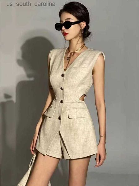 elegant fashion streetwear two piece set women sleeveless blazer vest + high waist short sets korean office lady pant suits l230522, White;black
elegant fashion streetwear two piece set women sleeveless blazer vest + high waist short sets korean office lady pant suits l230522, White;black