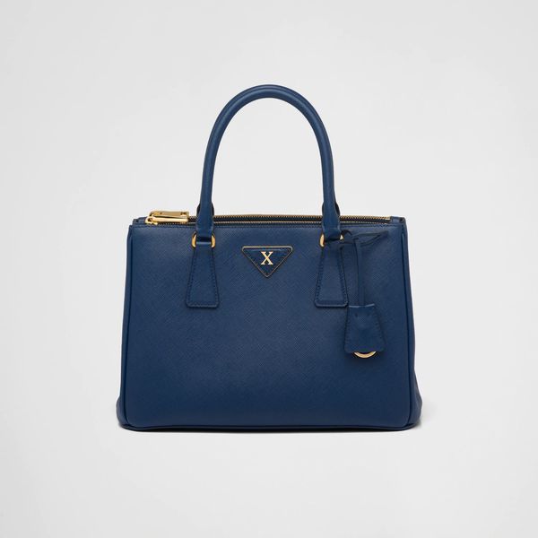 handbag made of genuine leather material with large capacity, golden zipper, women's travel bag, work bag, shopping bag
handbag made of genuine leather material with large capacity, golden zipper, women's travel bag, work bag, shopping bag