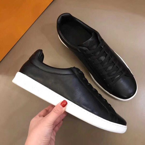 leather men's shoes white spring and autumn leisure shoes with luxury shoes fashion designer running sneakers letter flat print men, Black
leather men's shoes white spring and autumn leisure shoes with luxury shoes fashion designer running sneakers letter flat print men, Black