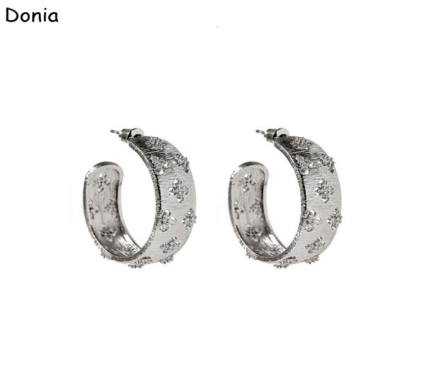 donia jewelry luxury stud european and american fashion fourleaf flower cshaped titanium steel threecolor creative designer ear1154031, Golden;silver
donia jewelry luxury stud european and american fashion fourleaf flower cshaped titanium steel threecolor creative designer ear1154031, Golden;silver
