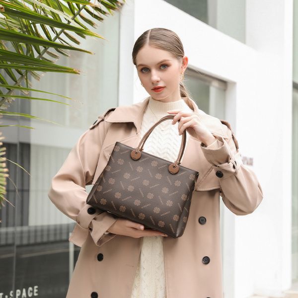 temperament red handbag female large-capacity 2023 new shoulder bag messenger bag mother bag bride wedding bag luxury designer messenger bag
temperament red handbag female large-capacity 2023 new shoulder bag messenger bag mother bag bride wedding bag luxury designer messenger bag