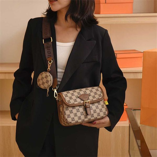 light luxury one shoulder bag for women 2023 new fashion printed small square bag with high capacity one shoulder crossbody bag 60% factory
light luxury one shoulder bag for women 2023 new fashion printed small square bag with high capacity one shoulder crossbody bag 60% factory