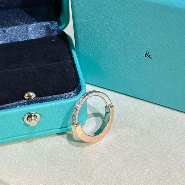 luxurys designer ring for women colour separation fashion and exquisite u-lock love rings trend band simple two-coloured personality style j, Silver
luxurys designer ring for women colour separation fashion and exquisite u-lock love rings trend band simple two-coloured personality style j, Silver
