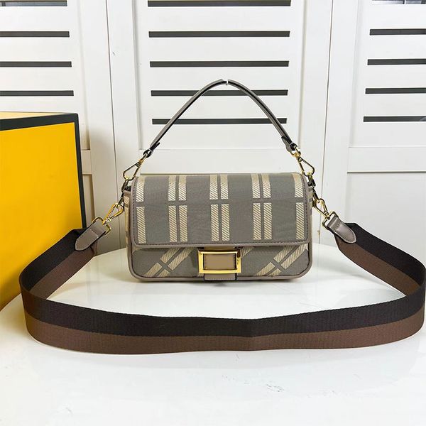 canvas baguette crossbody bag women flap shoulder bags cowhide leather detachable handle strap embroidered letter golden hardware designer h
canvas baguette crossbody bag women flap shoulder bags cowhide leather detachable handle strap embroidered letter golden hardware designer h