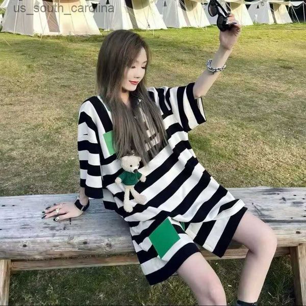 new oversized sports suit female 2023 summer fashion street casual cartoon striped short sleeve shorts 2 piece sets women outfit, White;black
new oversized sports suit female 2023 summer fashion street casual cartoon striped short sleeve shorts 2 piece sets women outfit, White;black