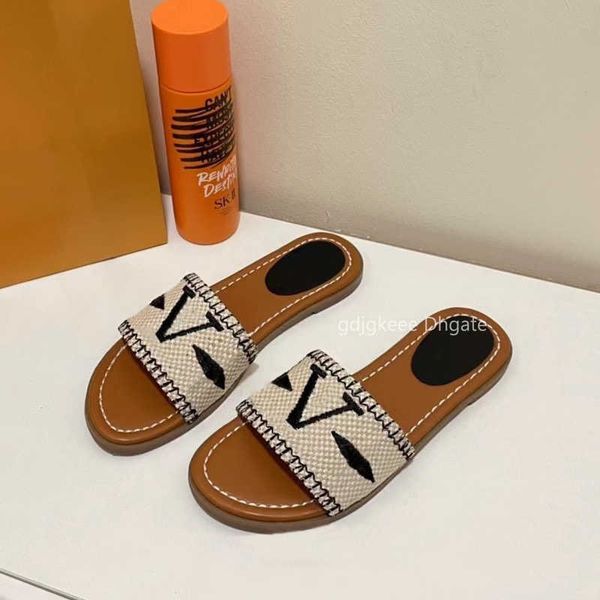 2023 Women Slippers Straw Canvas V Embroidery Summer Women Designer Genuine leather Padlock Sandals Flat heel mule lock letter size 35-41 With Box, Color 11
2023 Women Slippers Straw Canvas V Embroidery Summer Women Designer Genuine leather Padlock Sandals Flat heel mule lock letter size 35-41 With Box, Color 11