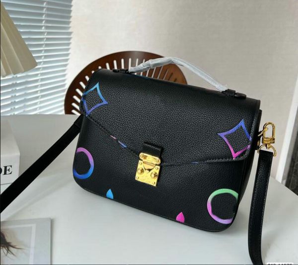 luxurys designers shoulder bag women return leather totes handbag messenger bags genuine leathers elegant crossbody bag purse
luxurys designers shoulder bag women return leather totes handbag messenger bags genuine leathers elegant crossbody bag purse