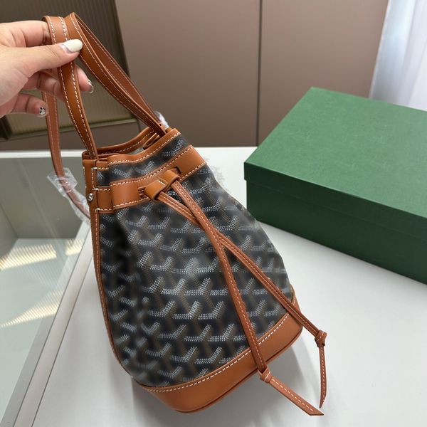 designer bag women luxury shoulder bag leather large capacity bucket bag toilet pouch beauty cross body bag ladies handbags good match nice
designer bag women luxury shoulder bag leather large capacity bucket bag toilet pouch beauty cross body bag ladies handbags good match nice