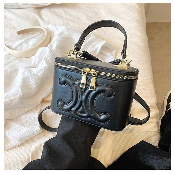 2023 new cylinder makeup bag fashion versatile one shoulder oblique straddle handbag large capacity women's bucket bag 85% outlet whole
2023 new cylinder makeup bag fashion versatile one shoulder oblique straddle handbag large capacity women's bucket bag 85% outlet whole
