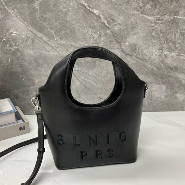 designer bag large capacity luxury tote bag with shoulder strap women's handbag denim leather perfect for casual outings
designer bag large capacity luxury tote bag with shoulder strap women's handbag denim leather perfect for casual outings