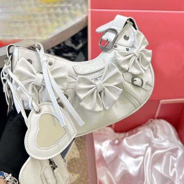 underarm bag bow biker bag bucket bags woman heart hanging mirror single shoulder crossbody bag black cool handbag purse 230612
underarm bag bow biker bag bucket bags woman heart hanging mirror single shoulder crossbody bag black cool handbag purse 230612