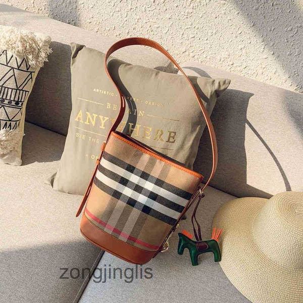 east burbreryes bag gate canvas lattice bucket women's ins net red messenger large capacity shoulder 8git
east burbreryes bag gate canvas lattice bucket women's ins net red messenger large capacity shoulder 8git