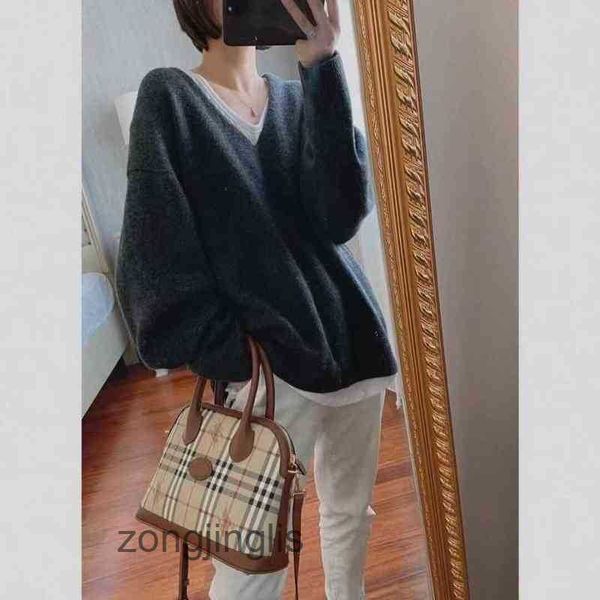 burbreryes show bag style with golden classic cowhide war horse lattice shell versatile wome have shoulder leo3
burbreryes show bag style with golden classic cowhide war horse lattice shell versatile wome have shoulder leo3