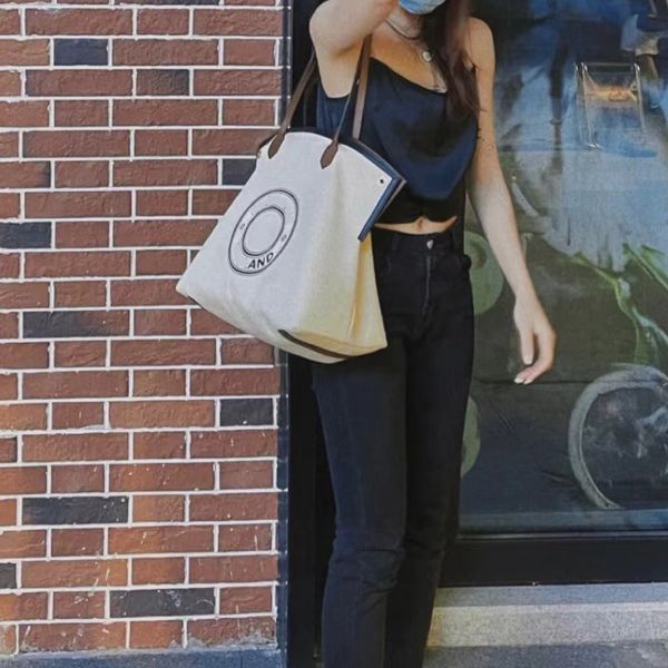 new style society canvas shoulder bag horseferry cosmetic handbag women burbrery designer tote bag vintage luxury lady shipping bag leather
new style society canvas shoulder bag horseferry cosmetic handbag women burbrery designer tote bag vintage luxury lady shipping bag leather