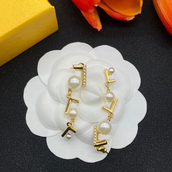 elegant luxurious design square frame earrings inlay with rhinestones f letter women versatile ear studs gold silver plated jewelry, Golden;silver
elegant luxurious design square frame earrings inlay with rhinestones f letter women versatile ear studs gold silver plated jewelry, Golden;silver