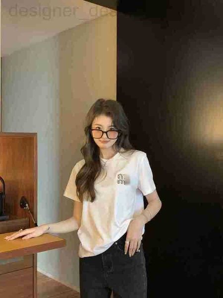 women's t-shirt designer girls' style short sleeve t-shirt 2023 early spring new crystal bead letter print design loose round neck, White
women's t-shirt designer girls' style short sleeve t-shirt 2023 early spring new crystal bead letter print design loose round neck, White
