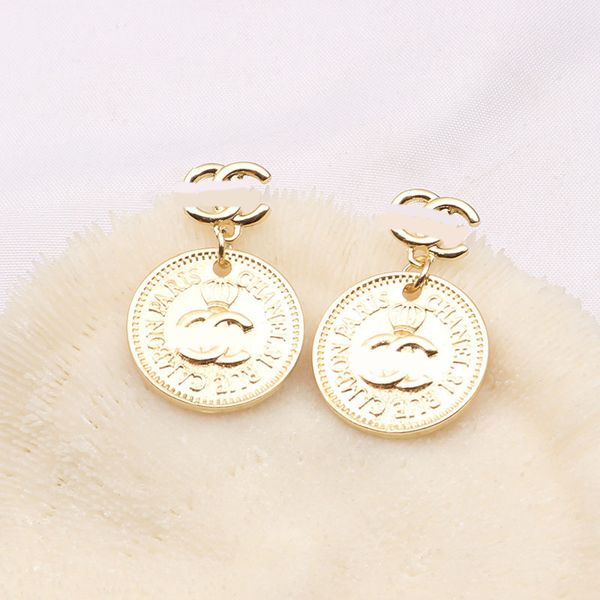 18k gold plated luxury designers earring stud letter famous women elegant round pendant earring letter wedding party jewerlry 20style, Golden;silver
18k gold plated luxury designers earring stud letter famous women elegant round pendant earring letter wedding party jewerlry 20style, Golden;silver