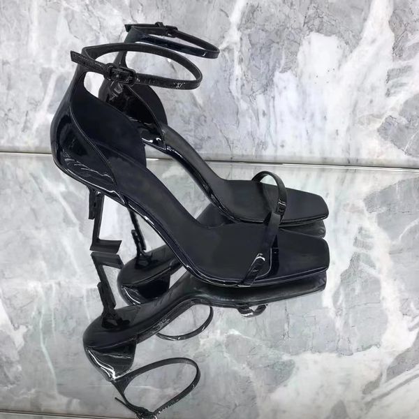 new versatile slim heel high sandals women's heels fashion black pointed french fashion beach strap chain single sandals
new versatile slim heel high sandals women's heels fashion black pointed french fashion beach strap chain single sandals
