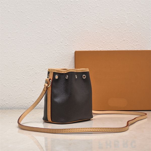 designers pochette chain bag crossbody tote luxurys backpacks women shoulder handbags embossed fashion female purse card holder wallet
designers pochette chain bag crossbody tote luxurys backpacks women shoulder handbags embossed fashion female purse card holder wallet